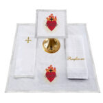Conjunto de Alfaias Bordado com o Sagrado Coração de Jesus