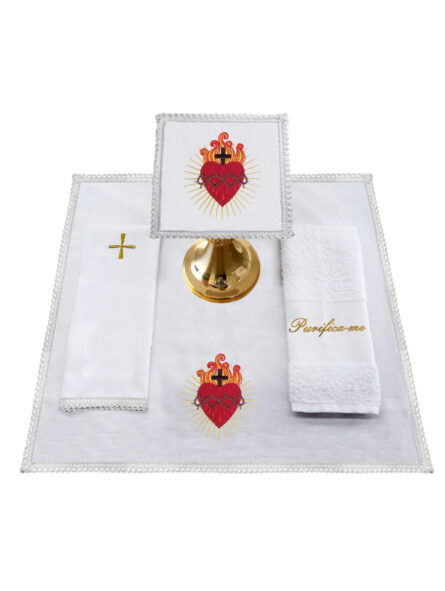 Conjunto de Alfaias Bordado com o Sagrado Coração de Jesus